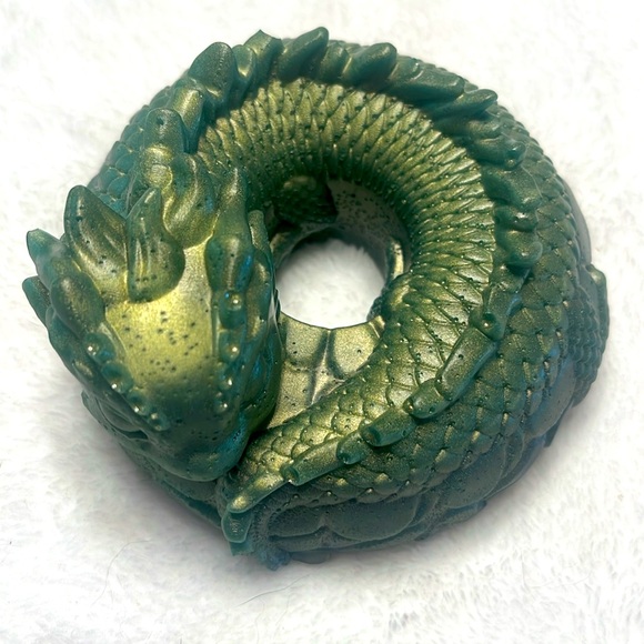Green metallic Dragon Reptile paperweight - Picture 2 of 4